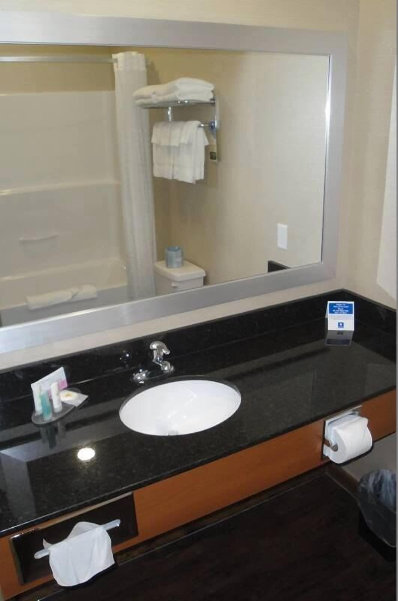 Comfort Inn & Suites Bonnyville מראה חיצוני תמונה