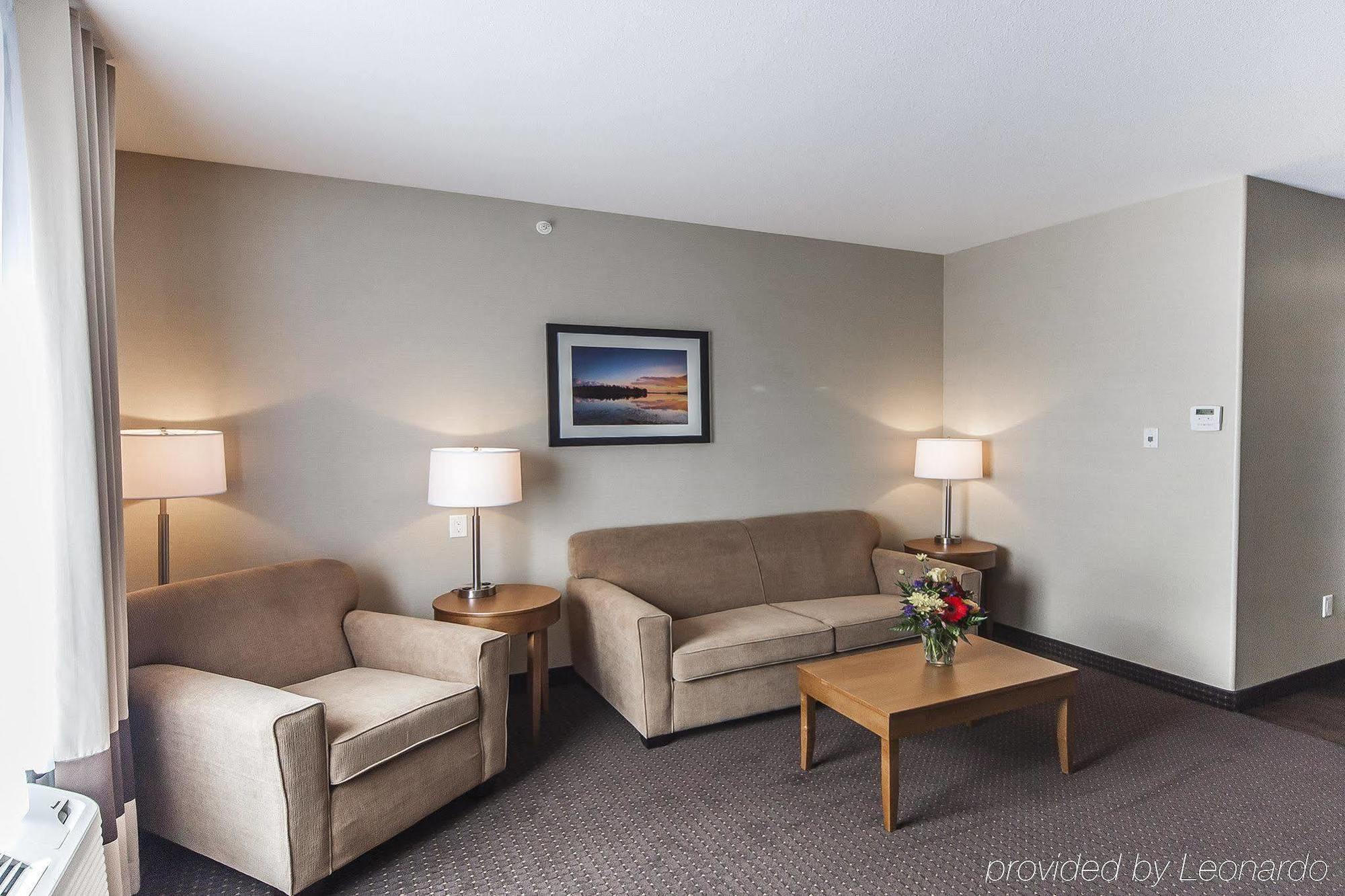 Comfort Inn & Suites Bonnyville מראה חיצוני תמונה
