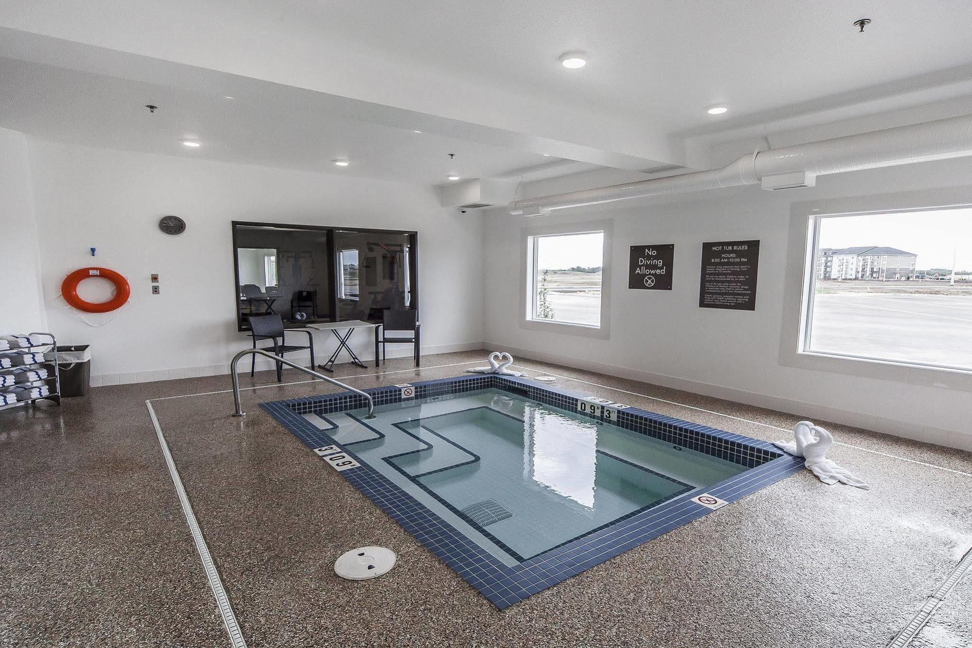 Comfort Inn & Suites Bonnyville מראה חיצוני תמונה