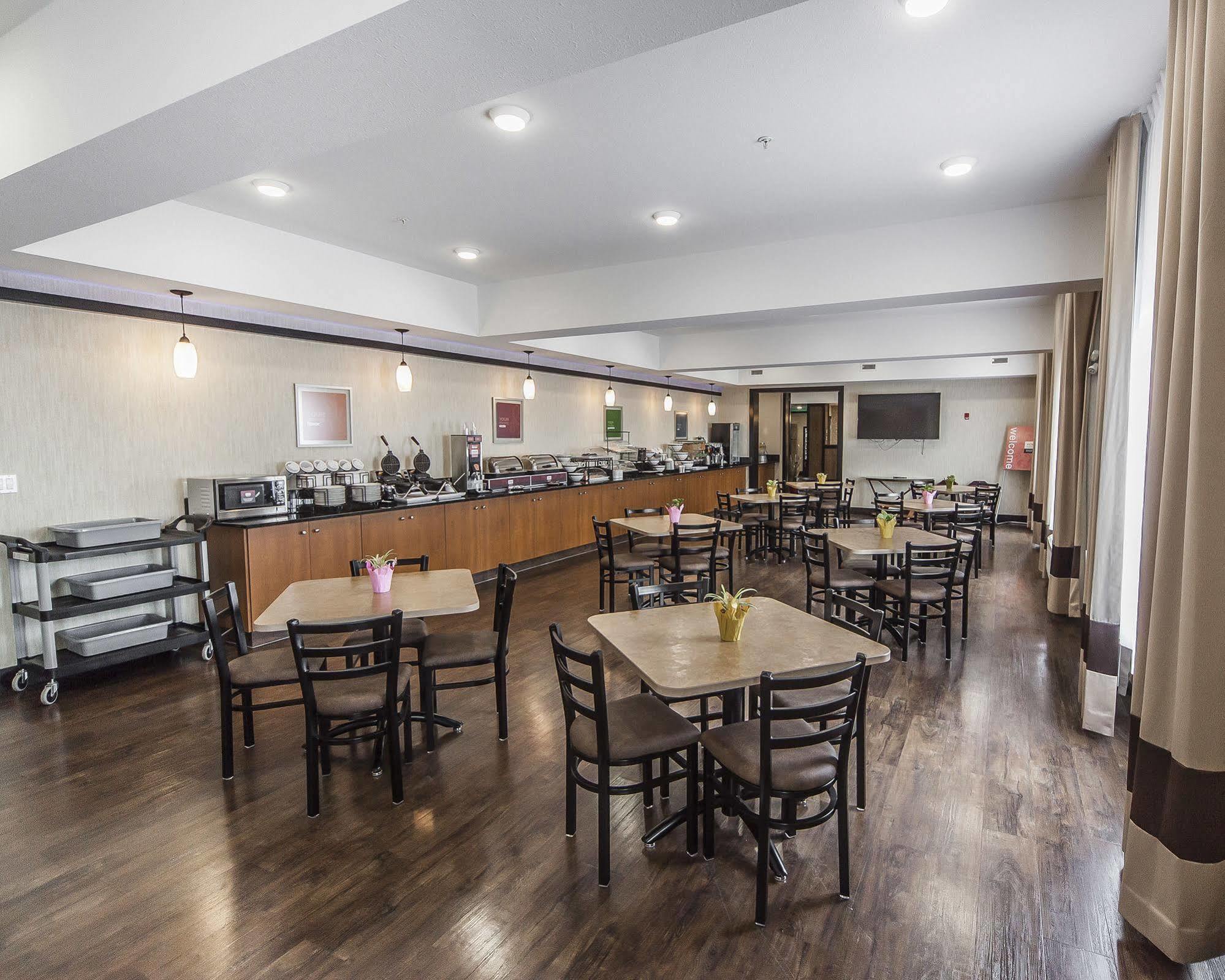 Comfort Inn & Suites Bonnyville מראה חיצוני תמונה